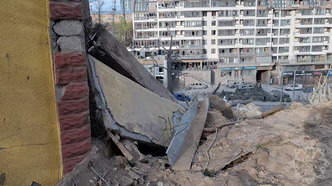 Raket hücumu zamanı Azərbaycanın Kiyevdəki səfirliyinə ciddi ziyan dəydi – FOTO/VİDEO - foto 10