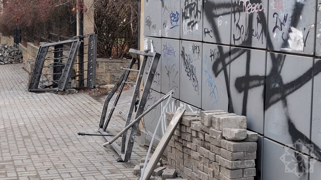 Raket hücumu zamanı Azərbaycanın Kiyevdəki səfirliyinə ciddi ziyan dəydi – FOTO/VİDEO - foto 8