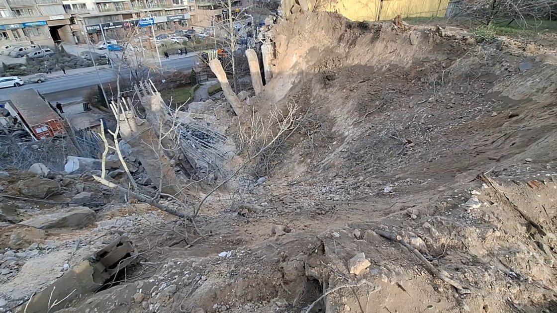 Raket hücumu zamanı Azərbaycanın Kiyevdəki səfirliyinə ciddi ziyan dəydi – FOTO/VİDEO - foto 3