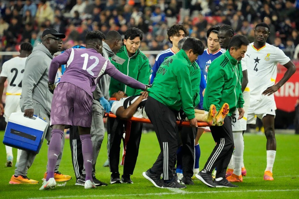 Yaponiya-Qana oyununda futbolçunun ayağı SINDI