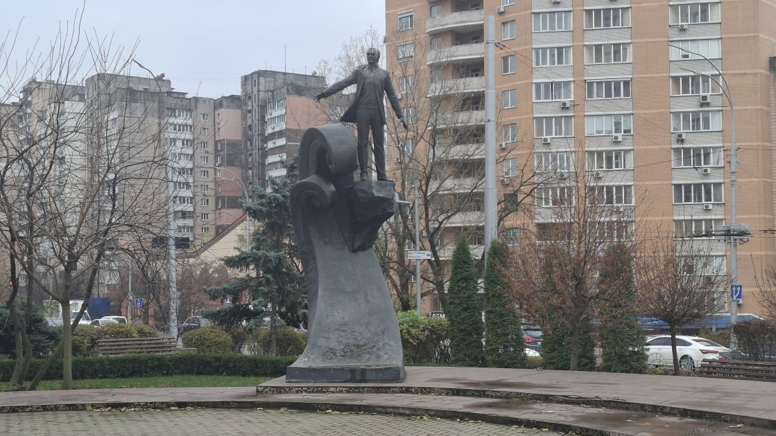 Kiyevdə Azərbaycan abidələrinin hava zərbələrindən qorunması üçün xüsusi vasitələrlə üzlənməsinə başlanıldı - FOTO/VİDEO - foto 5
