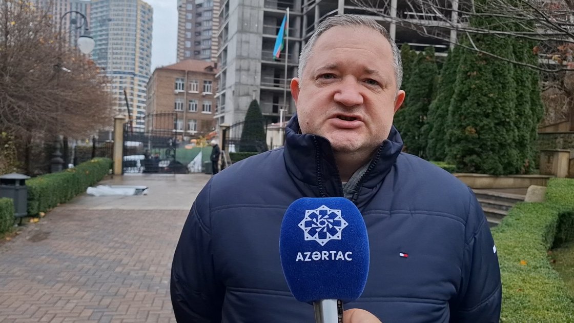 Kiyevdə Azərbaycan abidələrinin hava zərbələrindən qorunması üçün xüsusi vasitələrlə üzlənməsinə başlanıldı - FOTO/VİDEO - foto 1