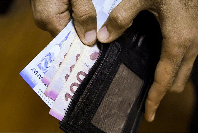 Bir toyuğa görə qadına kəllə atdı, 1100 manat cərimə ödədi
