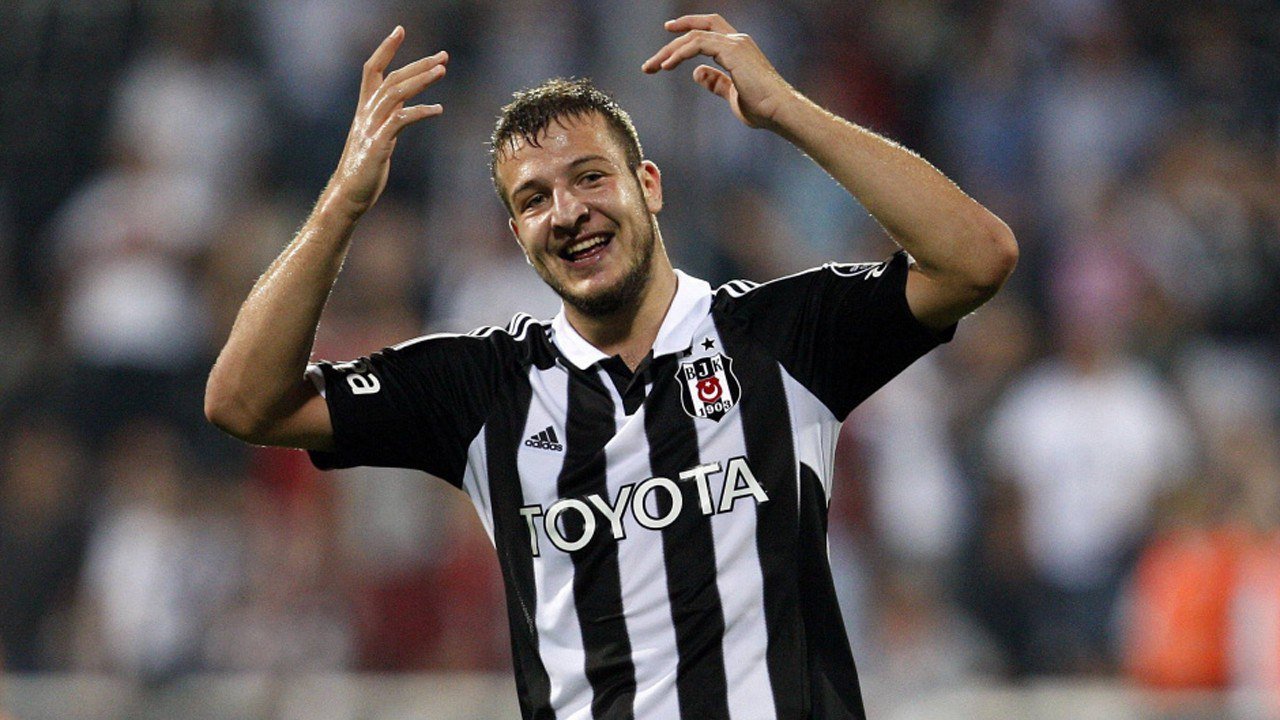Türkiyəli məşhur futbolçu AXTARIŞA VERİLDİ