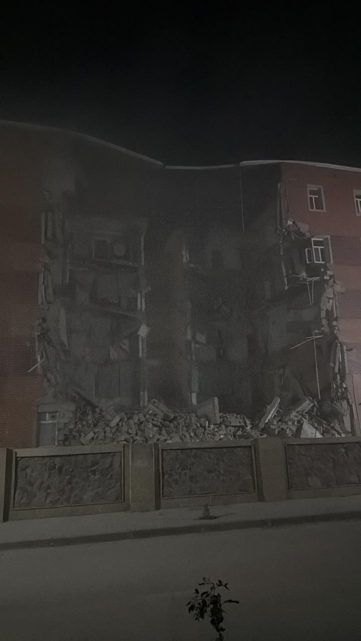 Goranboyda qəzalı binanın bloku ÇÖKDÜ - FOTO/VİDEO - foto 2