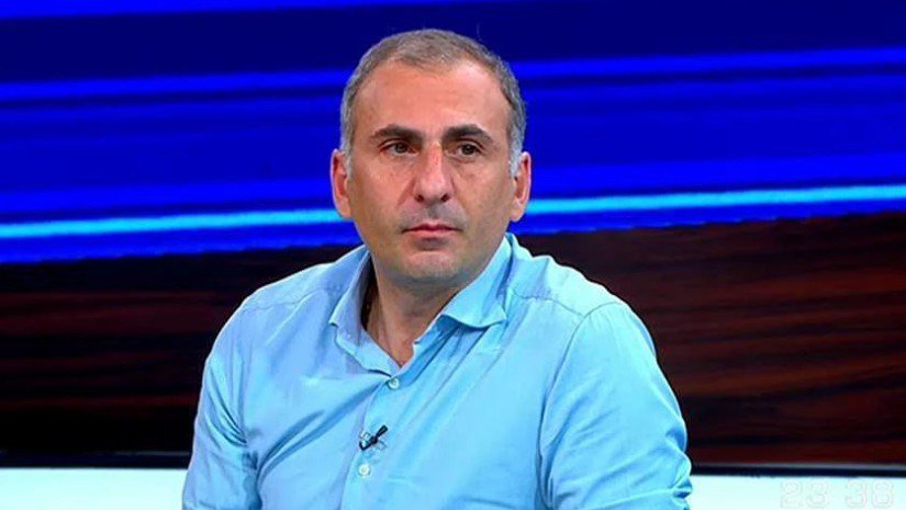 Tbilisidə müxalifət lideri məhkəmə binasını yandırmaq istədi – VİDEO Tbilisidə müxalifət lideri məhkəmə binasını yandırmaq istədi – VİDEO