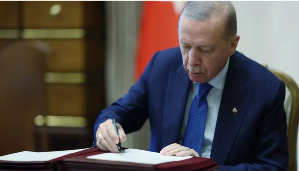 Gecəyarısı onu vəzifəsindən azad etdi