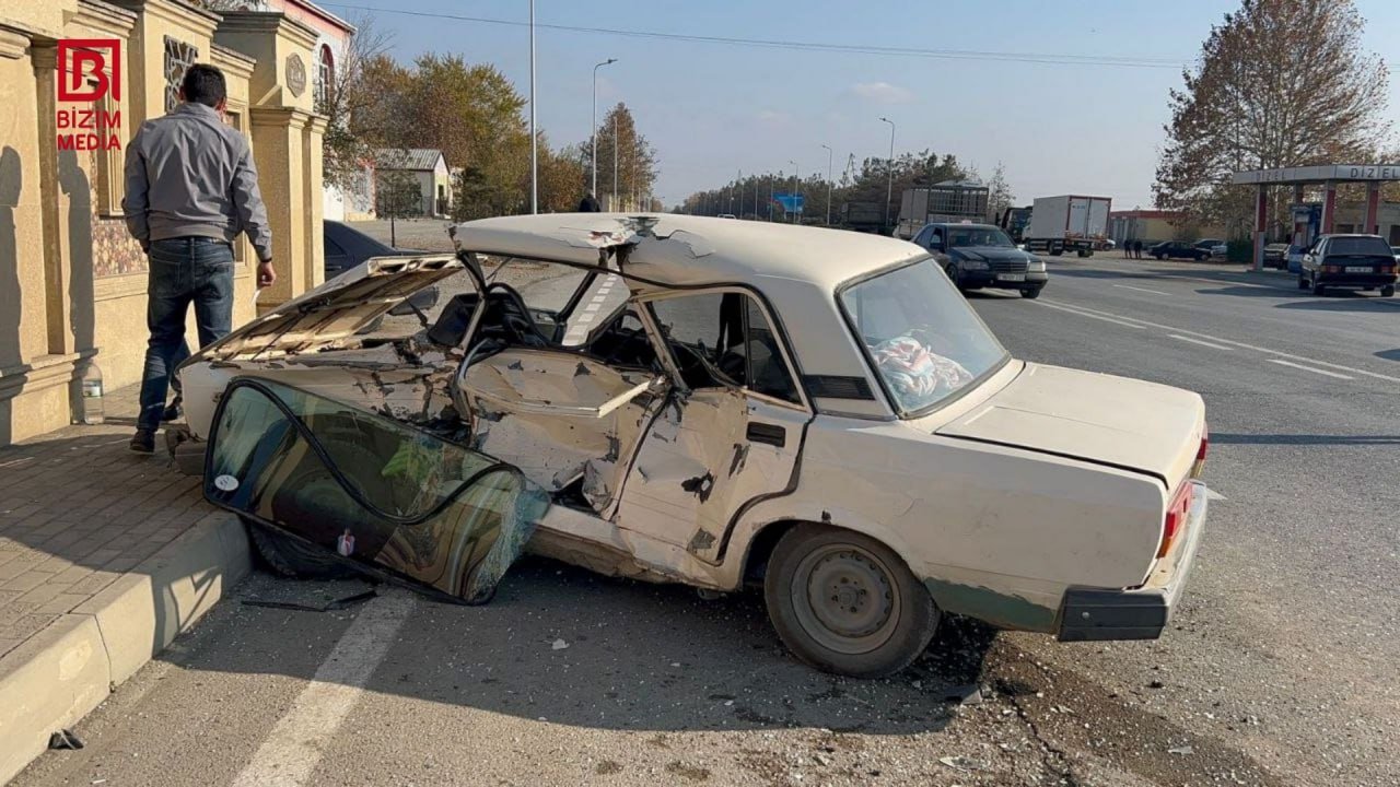 “Azərişığ”ın avtomobili qəza törətdi - Xəsarət alanlar var – FOTO/VİDEO - foto 2