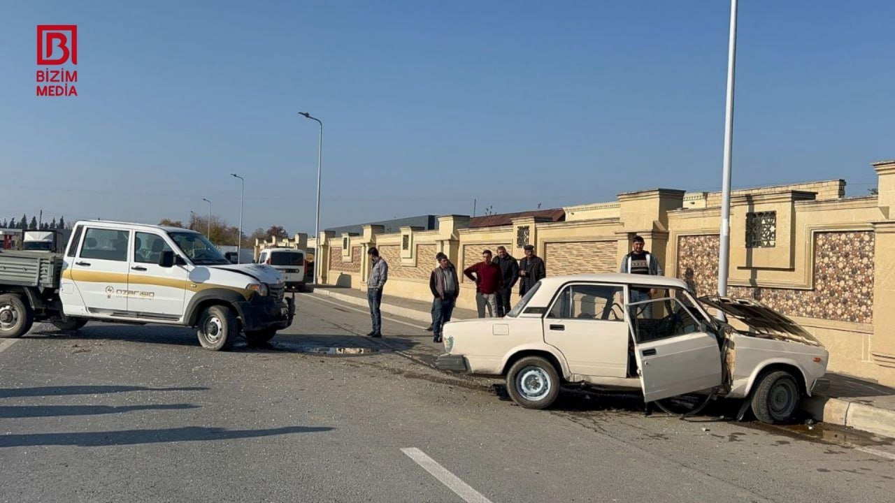 “Azərişığ”ın avtomobili qəza törətdi - Xəsarət alanlar var – FOTO/VİDEO - foto 1