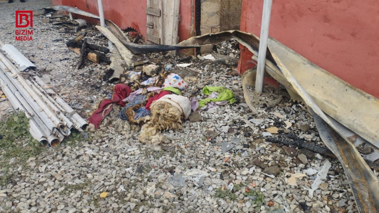 Kürdəmirdə ev yanaraq külə döndü &ndash; FOTO