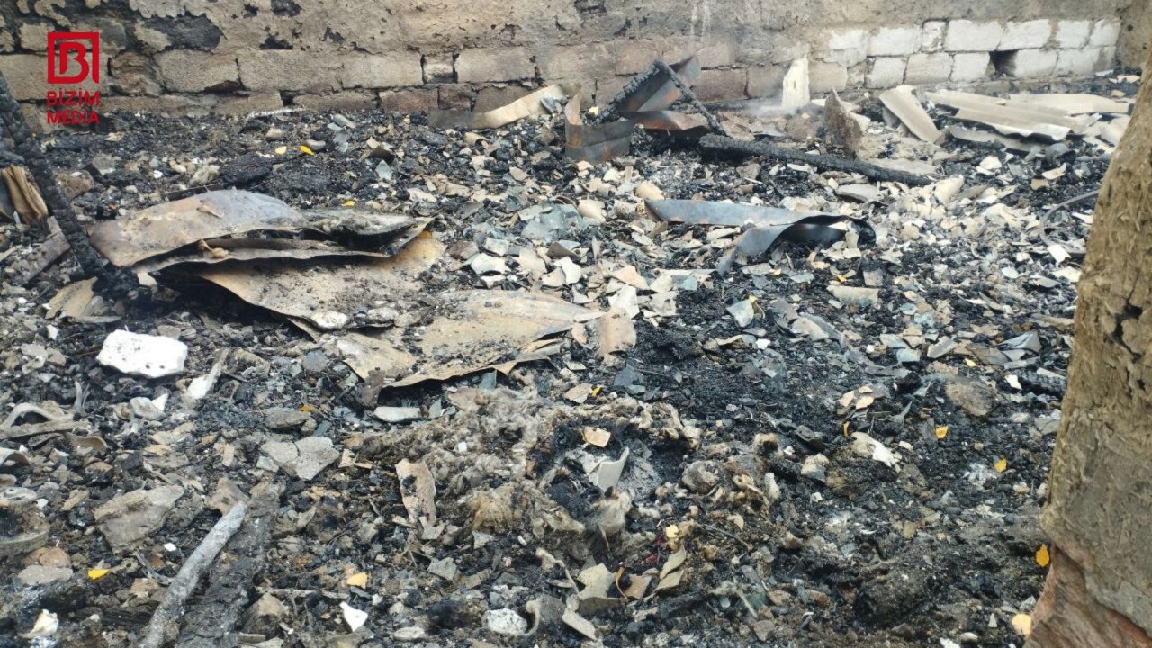Kürdəmirdə ev yanaraq külə döndü – FOTO - foto 3