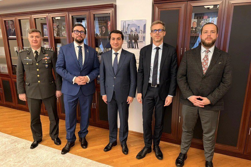 Hikmət Hacıyev NATO-nun Cənubi Qafqazdakı Ofisinin rəhbəri ilə GÖRÜŞDÜ