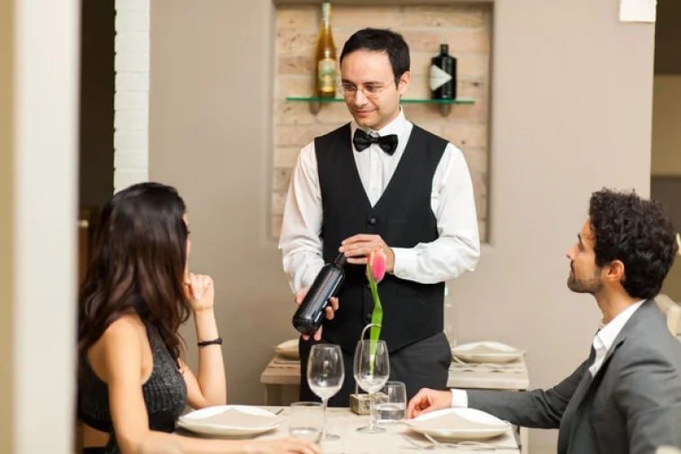 Restoranların müştəridən &ldquo;servis haqqı&rdquo; tələb etməsi QANUNSUZDUR?