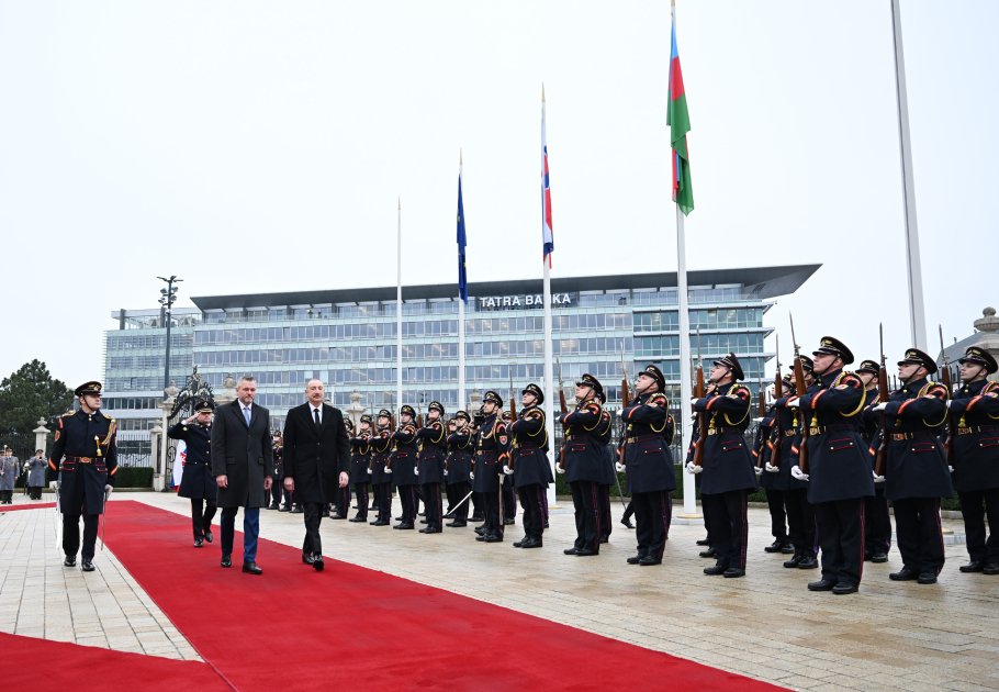 İlham Əliyevin Bratislavada rəsmi qarşılanma mərasimi oldu - FOTO - foto 8