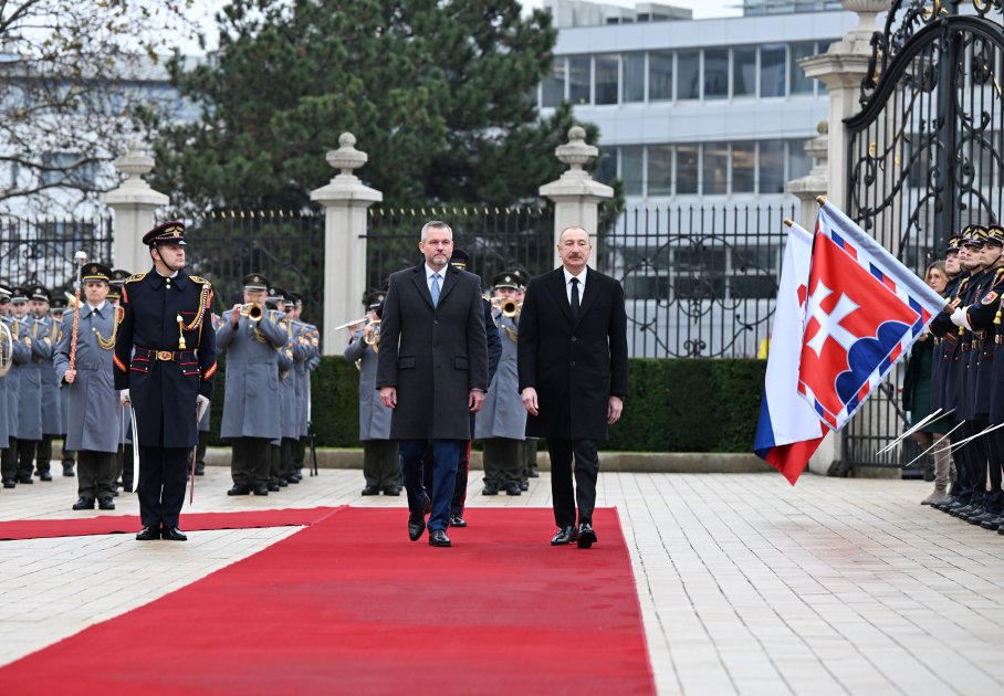 İlham Əliyevin Bratislavada rəsmi qarşılanma mərasimi oldu - FOTO - foto 7