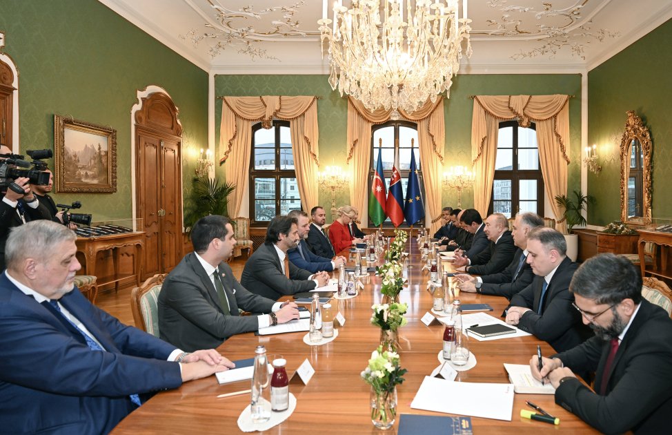Bratislavada İlham Əliyevin Slovakiya Prezidenti ilə geniş tərkibdə görüşü olub - FOTO - foto 2