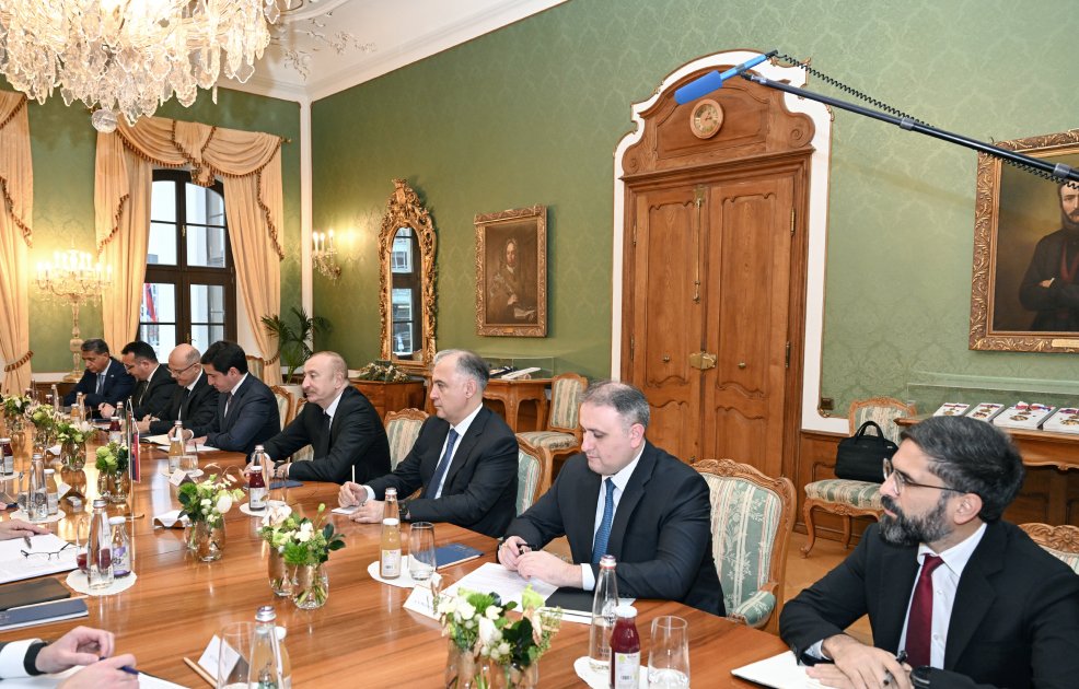 Bratislavada İlham Əliyevin Slovakiya Prezidenti ilə geniş tərkibdə görüşü olub - FOTO - foto 5