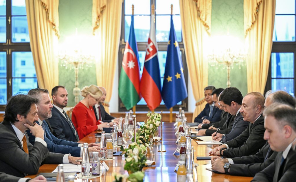 Bratislavada İlham Əliyevin Slovakiya Prezidenti ilə geniş tərkibdə görüşü olub - FOTO
