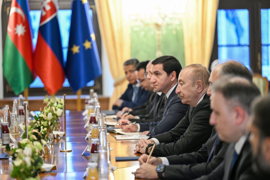 Bratislavada İlham Əliyevin Slovakiya Prezidenti ilə geniş tərkibdə görüşü olub - FOTO - foto 4