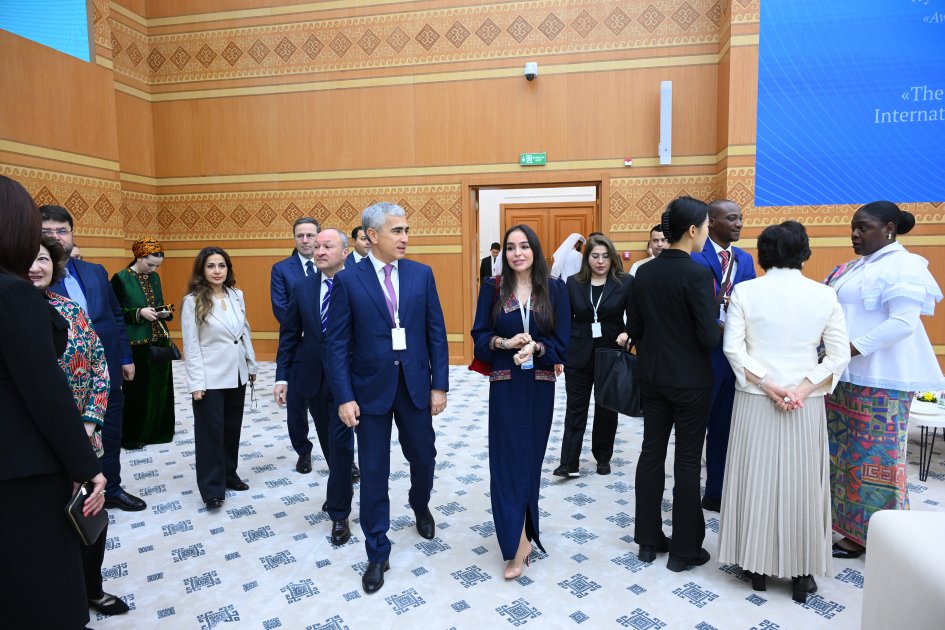 Leyla Əliyeva Türkmənistanda beynəlxalq konfransda iştirak etdi - FOTO - foto 2