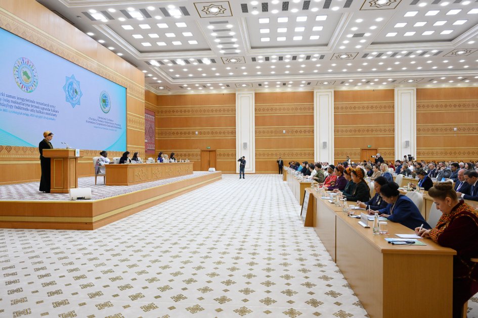 Leyla Əliyeva Türkmənistanda beynəlxalq konfransda iştirak etdi - FOTO - foto 14