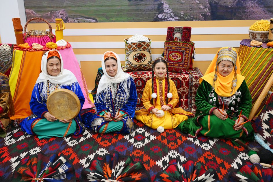 Leyla Əliyeva Türkmənistanda beynəlxalq konfransda iştirak etdi - FOTO - foto 11