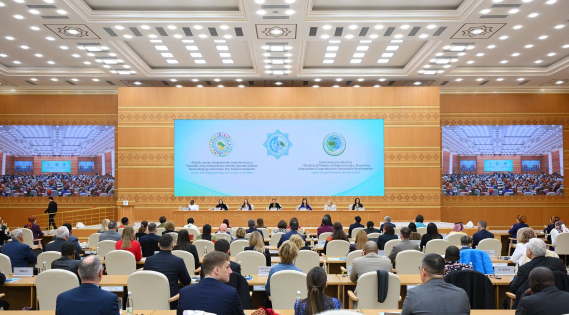Leyla Əliyeva Türkmənistanda beynəlxalq konfransda iştirak etdi - FOTO - foto 19