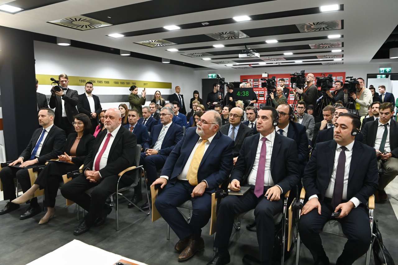 Azərbaycan və Macarıstanın xarici işlər nazirləri mətbuata birgə bəyanatla ÇIXIŞ ETDİLƏR - FOTO - foto 3