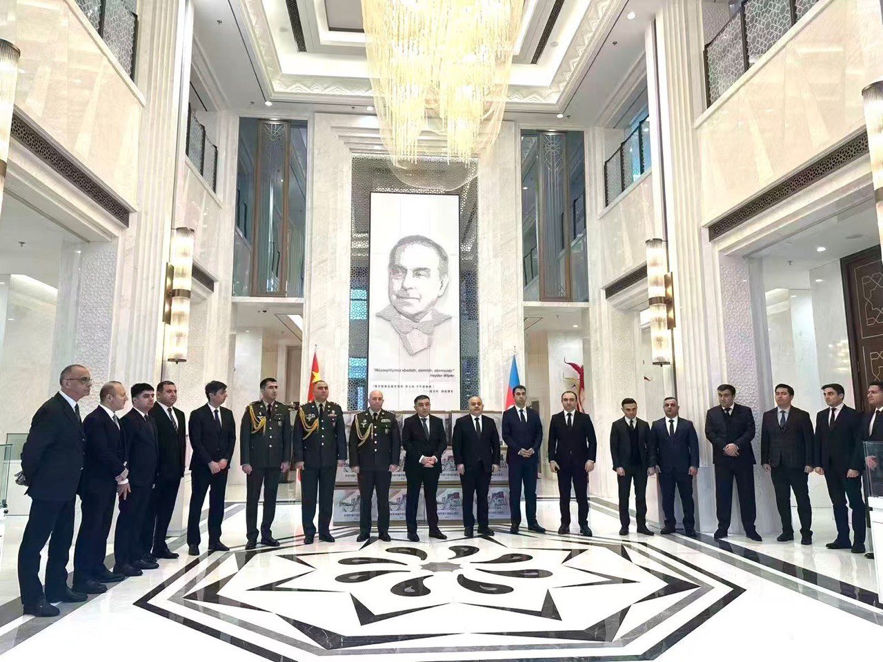 Ümummilli Lider Heydər Əliyevin anım günündə Azərbaycanın Çindəki Səfirliyi xeyriyyə tədbiri keçirib – FOTO - foto 6