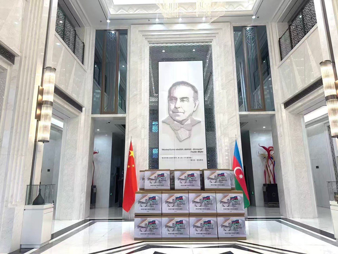 Ümummilli Lider Heydər Əliyevin anım günündə Azərbaycanın Çindəki Səfirliyi xeyriyyə tədbiri keçirib – FOTO - foto 7