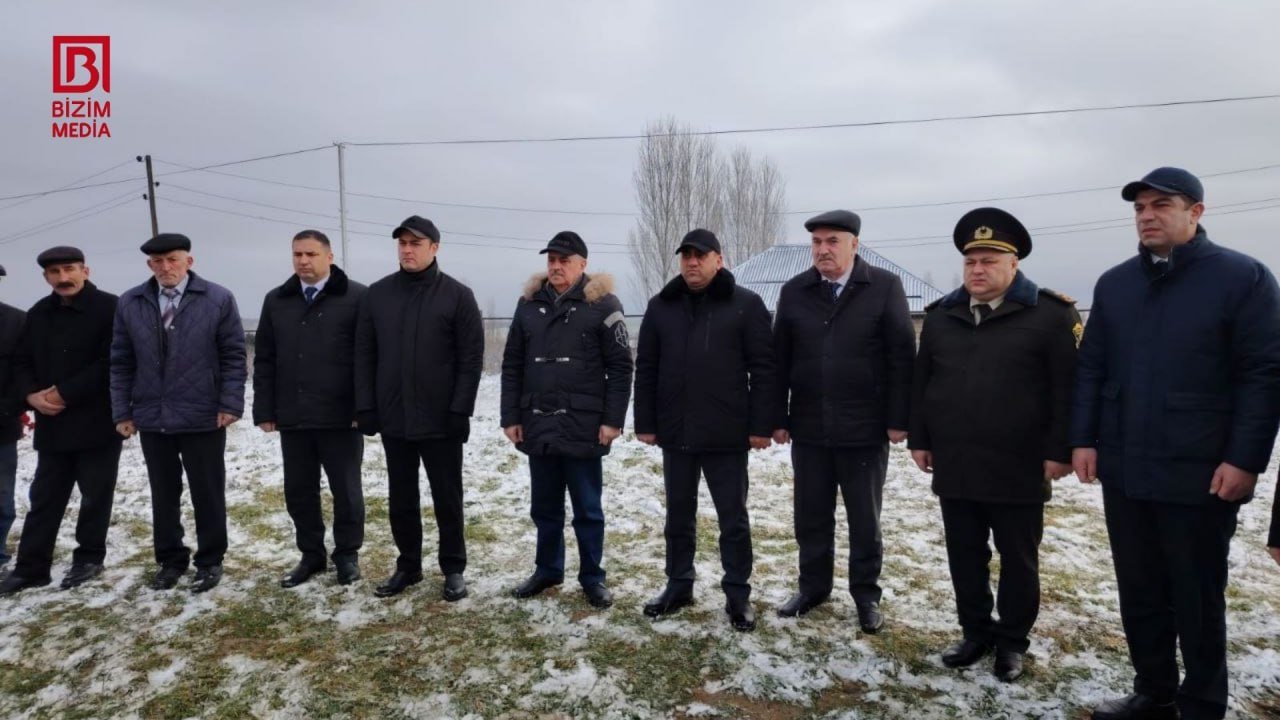 Təyyarə qəzasında həlak olan qusarlı bacı-qardaşın məzarları ziyarət edilib – FOTO - foto 3