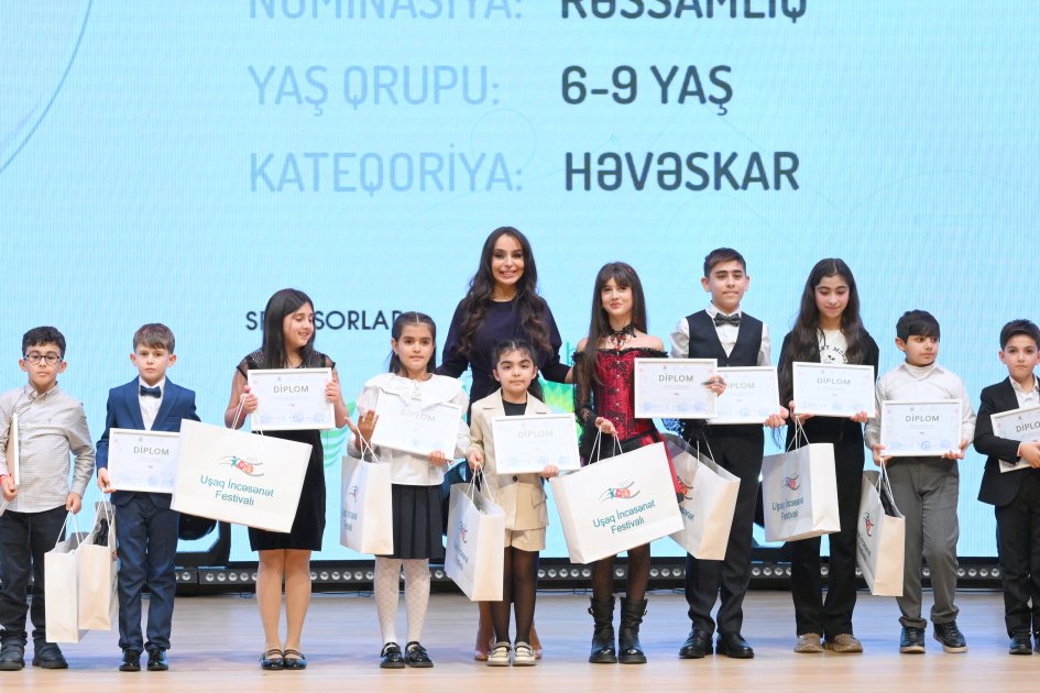 Leyla Əliyeva və Alena Əliyeva Uşaq İncəsənət Festivalının mükafatlandırma mərasimində - FOTO - foto 6