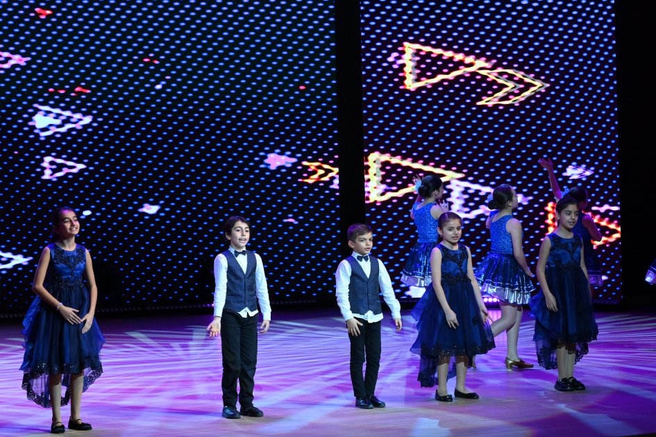 Leyla Əliyeva və Alena Əliyeva Uşaq İncəsənət Festivalının mükafatlandırma mərasimində - FOTO - foto 8