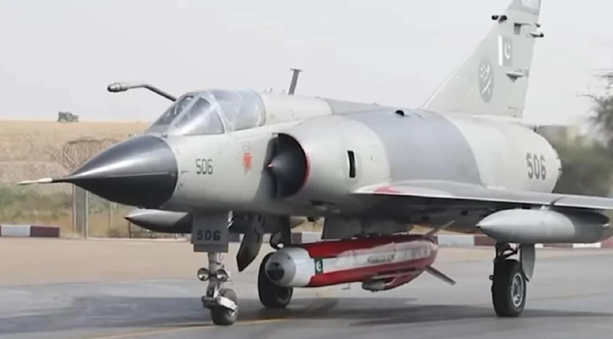 Pakistan ilk dəfə qanadlı raketini sınaqdan keçirdi - VİDEO