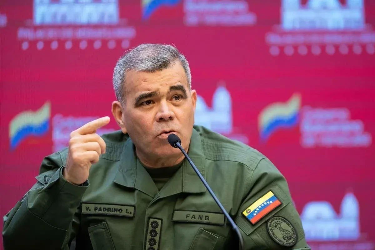 Maduro saxlanılarkən mühafizəçilərinin bir hissəsi öldürülüb - Venesuelanın müdafiə naziri