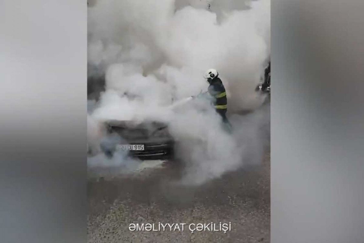 Bakıda avtomobil yandı &ndash; VİDEO