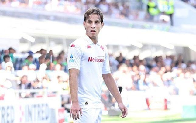"Roma" səhhətində problem yaranan futbolçunu SATDI