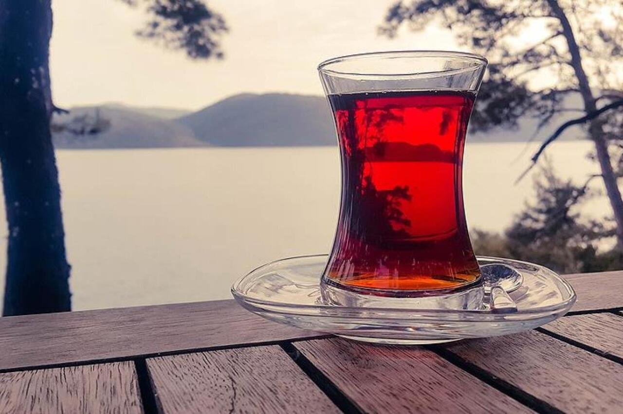 Yeməkdən dərhal sonra çay içirsinizsə, bir daha düşünün