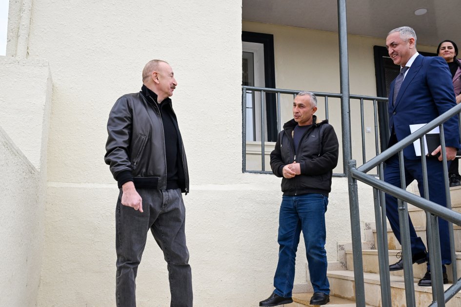İlham Əliyev Heyvalı kəndinə köçən Abbasovlar ailəsinin EVİNDƏ - FOTO/VİDEO - foto 5