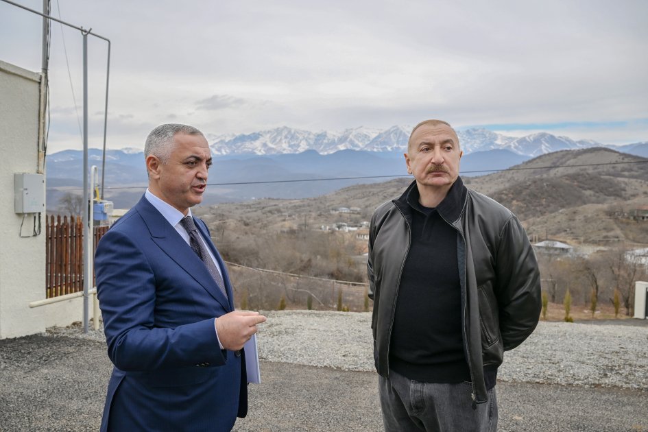 İlham Əliyev Heyvalı kəndinə köçən Abbasovlar ailəsinin EVİNDƏ - FOTO/VİDEO - foto 3