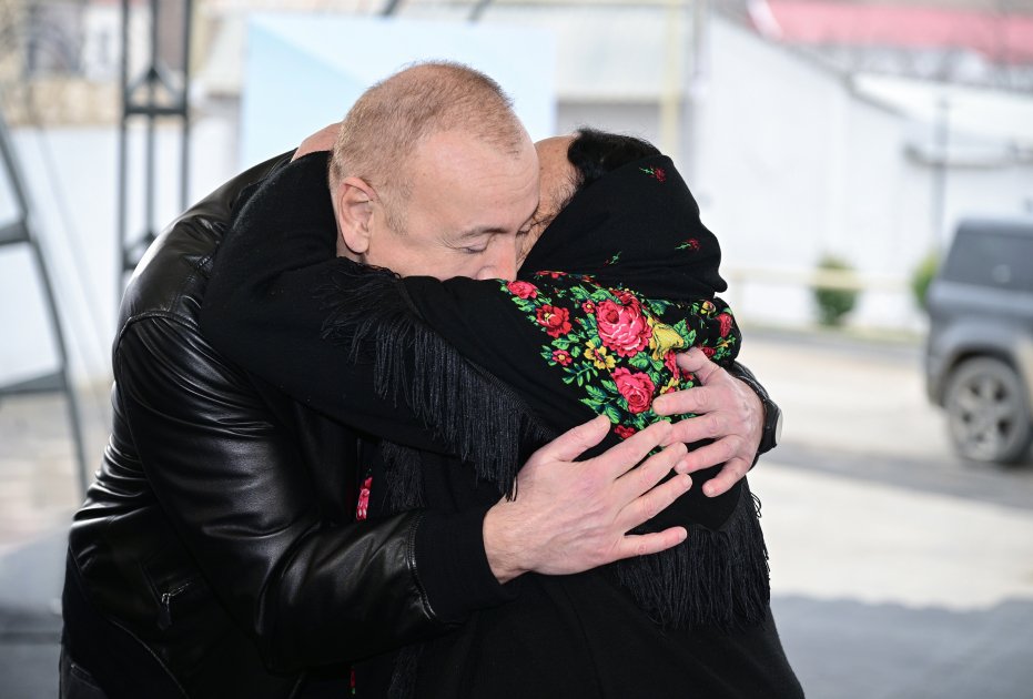 Prezident Ağdərədə sakinlərlə görüşdü – FOTO/VİDEO - foto 3
