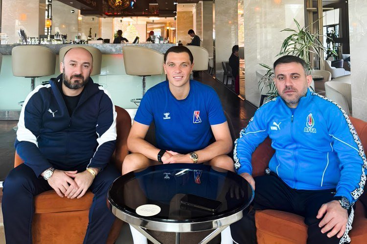 Ayxan Abbasov millimizin üzvü ilə görüşdü