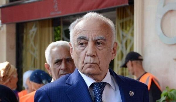 Hacıbala Abutalıbov Bakıdan köçüb, bu kənddə yaşayır Hacıbala Abutalıbov Bakıdan köçüb, bu kənddə yaşayır