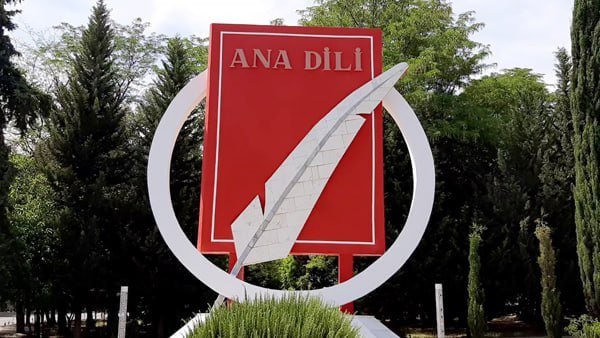 Qloballaşma şəraitində Ana dilimizin və ədəbiyyatın qorunması ZƏRURƏTİ - “Azərbaycan Mədəniyyəti – 2040” konsepsiyasının ƏSAS HƏDƏFLƏRİ Qloballaşma şəraitində Ana dilimizin və ədəbiyyatın qorunması ZƏRURƏTİ - “Azərbaycan Mədəniyyəti – 2040” konsepsiyasının ƏSAS HƏDƏFLƏRİ