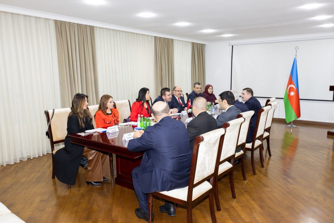 Türkiyə prokuror və hakimlərindən ibarət nümayəndə heyəti ölkəmizdə SƏFƏRDƏDİR - FOTO - foto 1