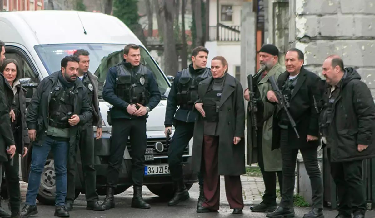 “Arka Sokaklar”ın ulduzu 20 ildən sonra serialdan AYRILIR - FOTO “Arka Sokaklar”ın ulduzu 20 ildən sonra serialdan AYRILIR - FOTO