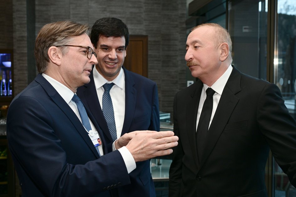 İlham Əliyev Davosda “Azərbaycan rəhbərliyi ilə səhər yeməyi” adlı TƏDBİRDƏ – FOTO/VİDEO - foto 11