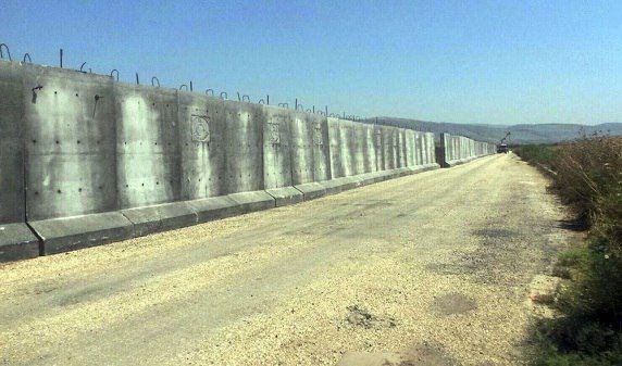 İraq bu ölkə ilə sərhəd boyunca beton divar tikir