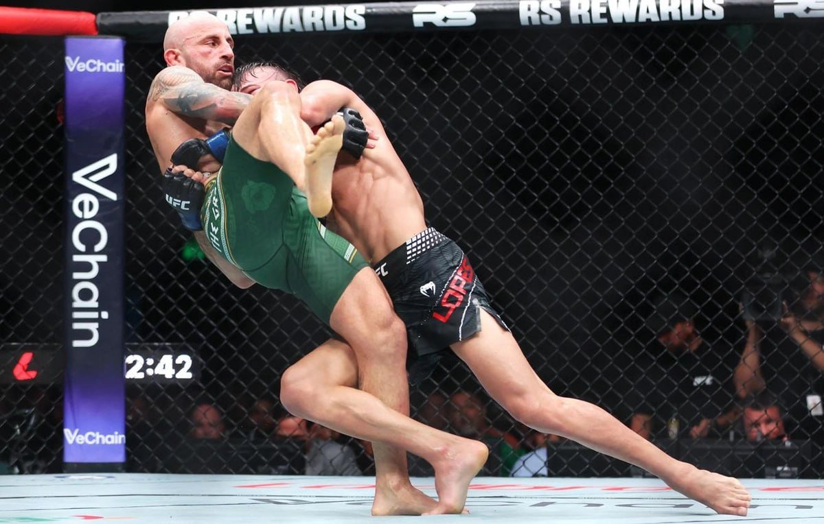 UFC döyüşçüsü Lopesin hər iki ayağı sındı