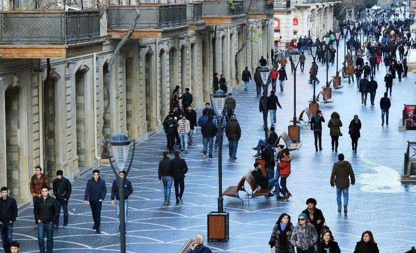 Azərbaycanlılar milyonlarını harada xərcləyir? Azərbaycanlılar milyonlarını harada xərcləyir?